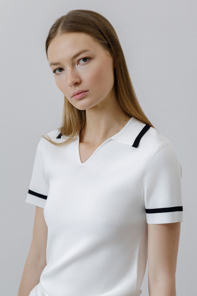 Поло в белом оттенке